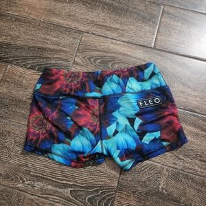 Fleo shorts Small